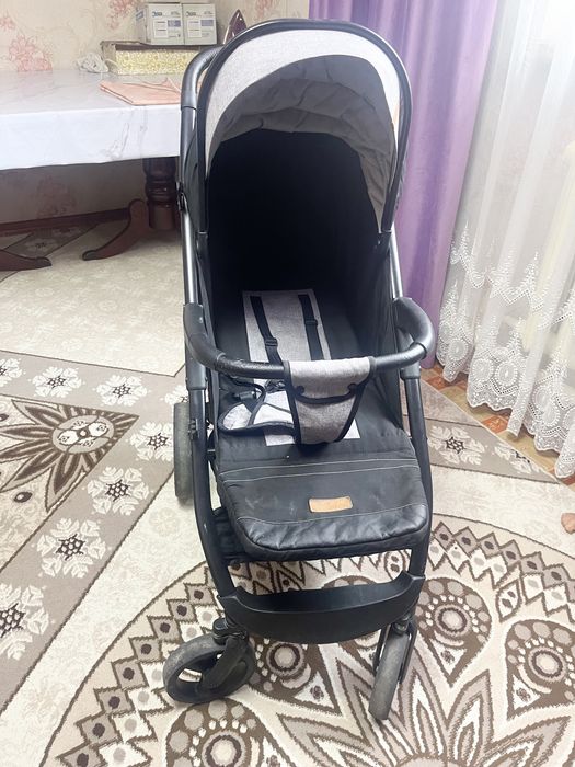 Детская прогулочная коляска