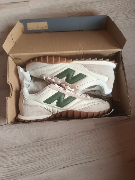 Adidași New Balance RC30