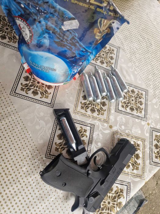 Pistol air soft , replică 1/1