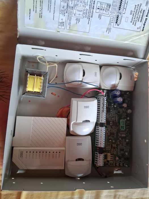 Продавам 2 комплекта СОТ алармена система DSC PC1616