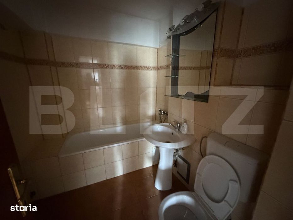 Apartament cu 3 camere, decomandat, 72 mp, zona Victoriei