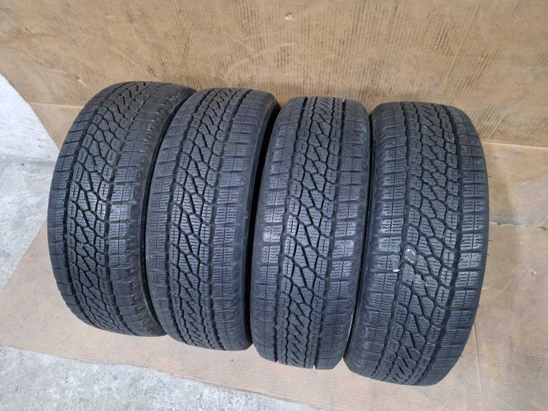 4 Firestone R16C 195/60
зимни бусови гуми DOT4019