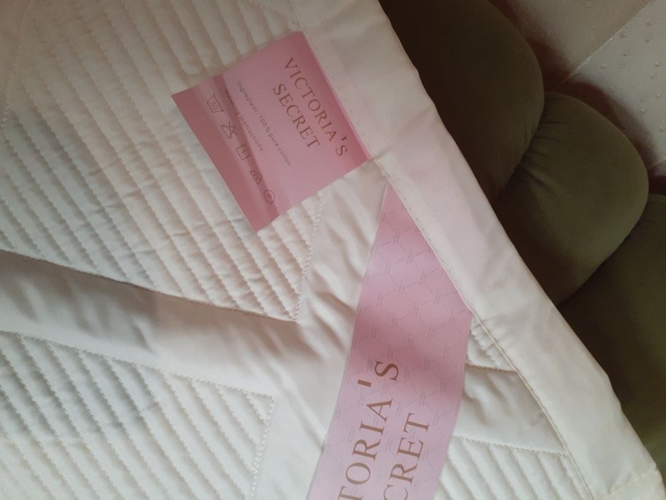 Новое покрывало и две наволочки