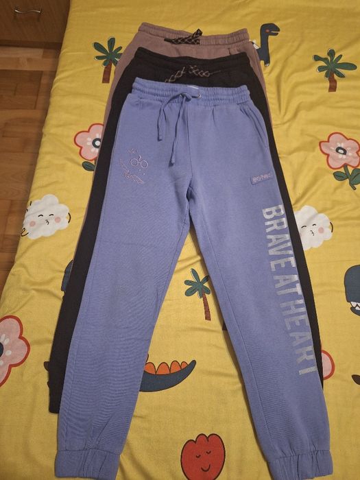 De vânzare lot 3 perechi pantaloni trening 140 cm