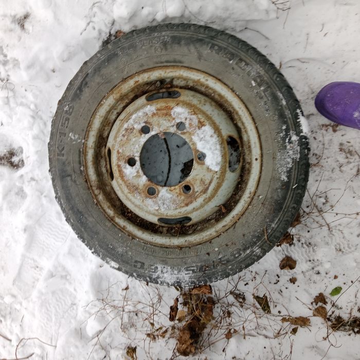 Продам шину на газель