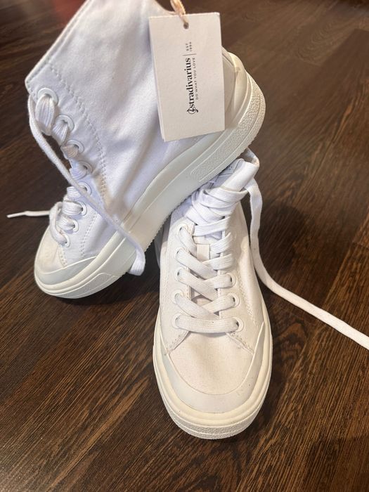 Бели кецове Stradivarius