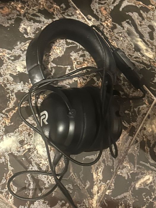 Laptop este nou decat muzica s a ascultat pe el vine cu tot