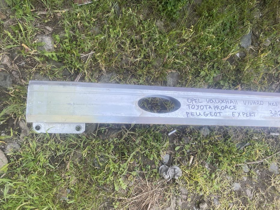 Задна греда Vivaro mk3  toyota proace peugeot expert