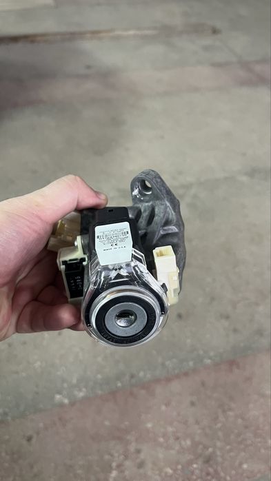 Оригинальный Замок зажигания с ключем на Камри 50usa!