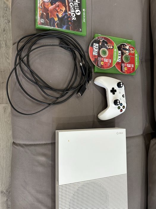 Продам X BOX ONE S