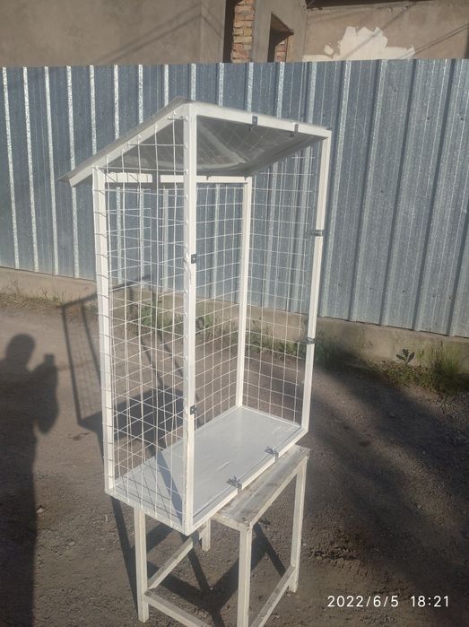 Кошка на окошке,  балкон для кошки