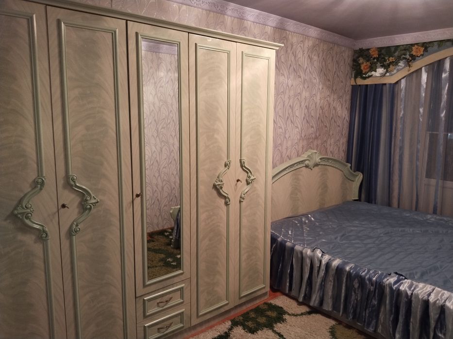 Продам спальный гарнитур