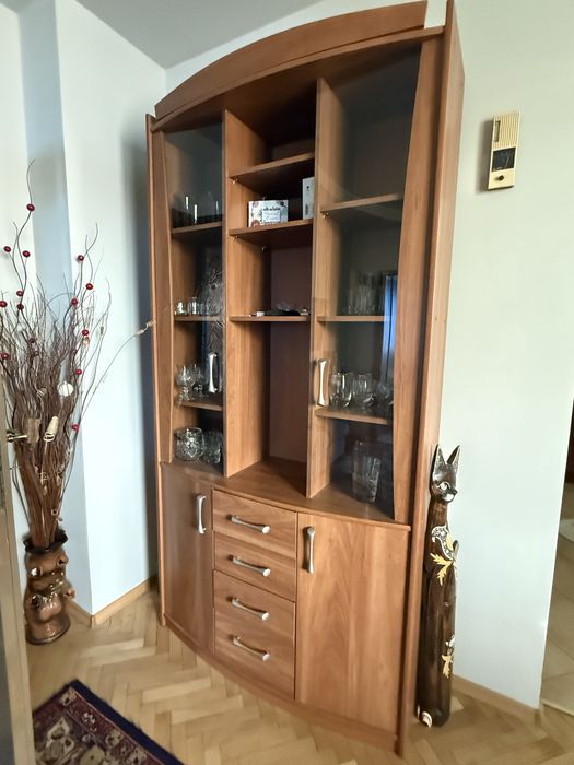 Гардероб,скрин,нощни шкафчета