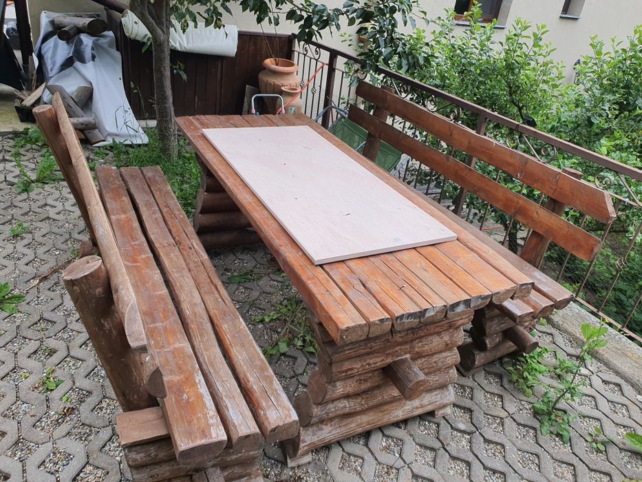 Vând 2 seturi mese lemn masiv