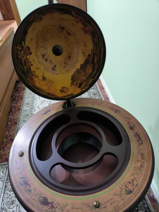 Глобус -бар в отличном состоянии