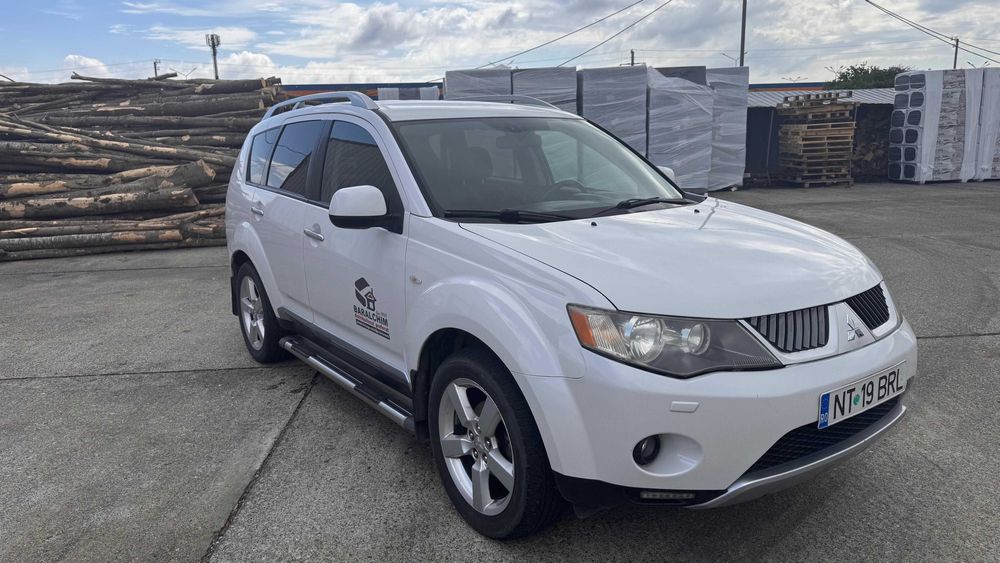 Mitsubishi Outlander 2 Alb, 2.2 Diesel 156 CP 4x4, 2010 inmatriculat, Prim Proprietar
