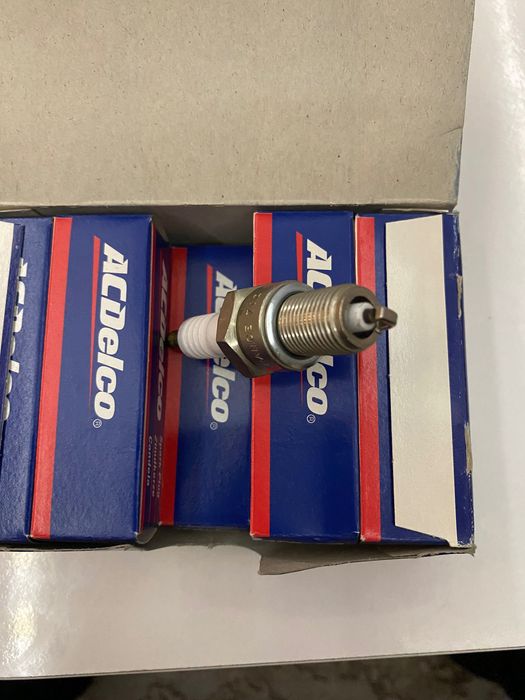 Свещи ACDelco за доста модели стават  цената е за брой