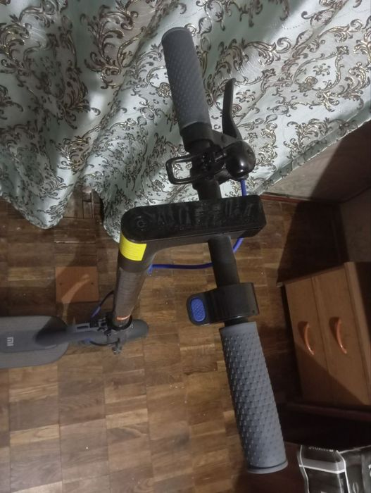 Электросамокат в отличном состоянии продаю срочно