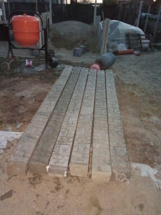 Vând gard din beton