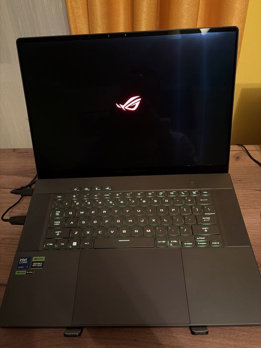 Vand laptop Asus Zephyrus G16 2024, cu GARANTIE