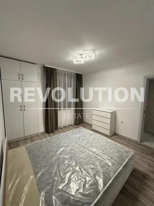 Дава се под наем Четиристаен апартамент в Варна, Възраждане 1 - 110 кв.м за 700 € - Снимка #3