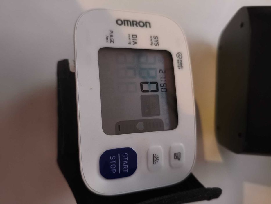 Tensiometru digital de incheietura Omron RS4