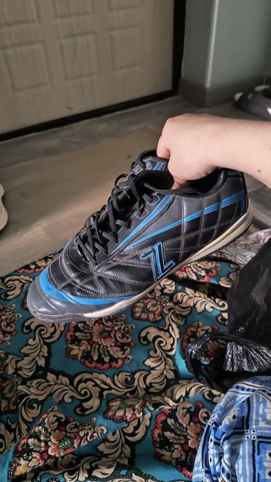 Кроссовки и тапочки