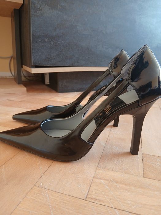 Обувки на ток Zara нови