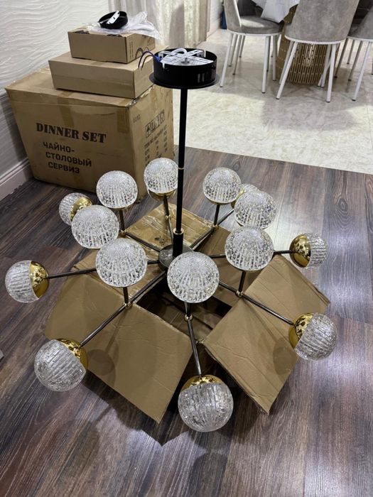 Продам люстру