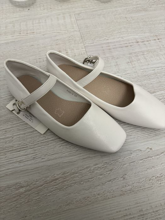 Продам балетку белую