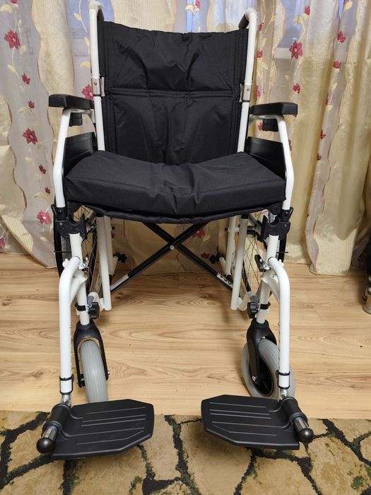 Продам инвалидную коляску