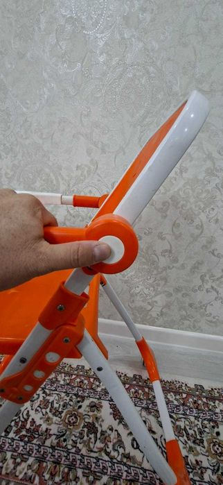 Детский стульчик для кормления оранжевый