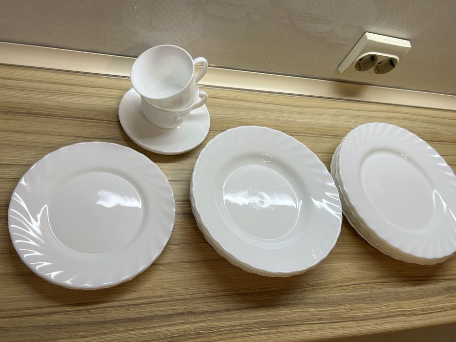 Кухонные сервиз, тарелки.