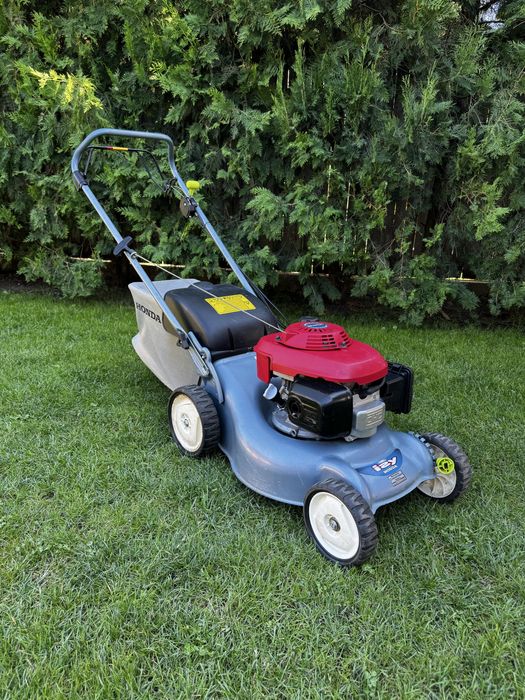 Masina de tuns iarba Honda Izy HRG 415, cu tracțiune