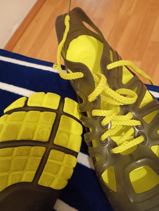 Se vinde o pereche Mocasini pt sport mărimea 43
