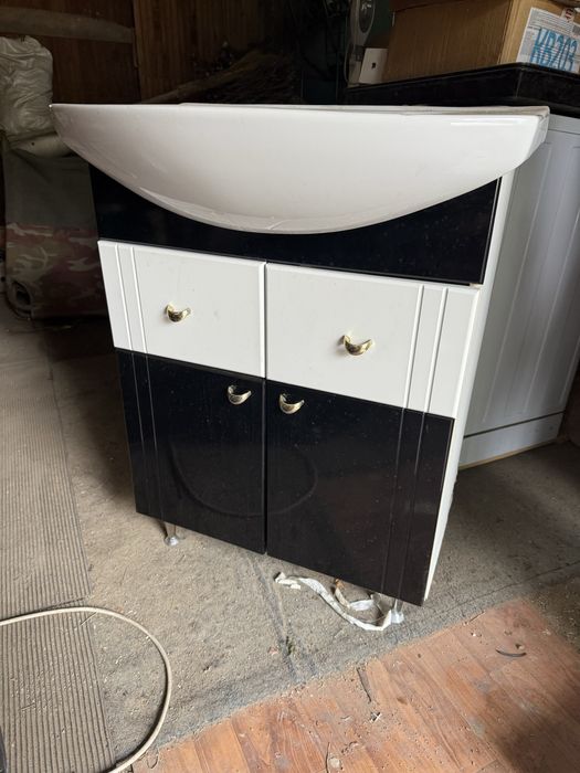 Раковина с тумбой