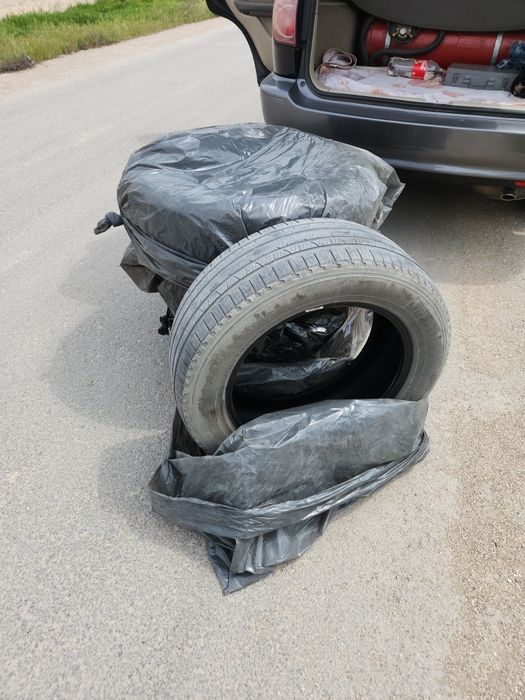 Продам шины R18 235/60