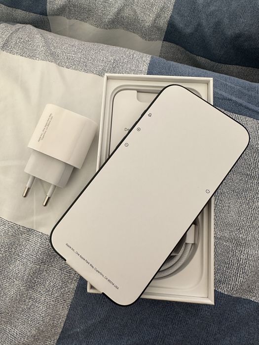 Продавам чисто нов iPhone 15 black 128 GB