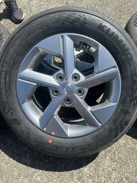 Гуми и джанти за Hyundai 205 65 16