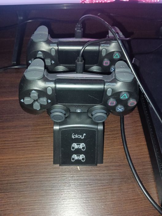 Продам PS 4 Slim
