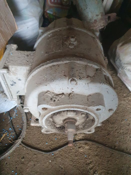 Щеточный двигатель синхронный 4кв. Можно использовать как генераторт