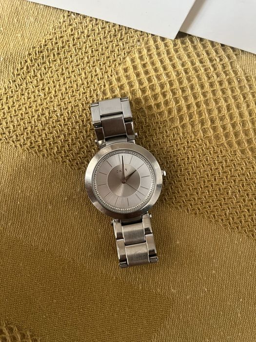 Дамски частовник  DNKY