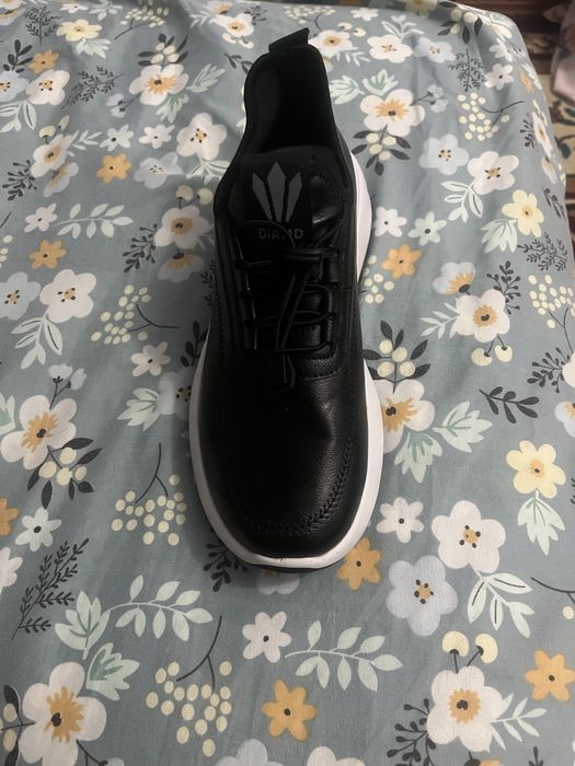 Кроссовки новые 40-41