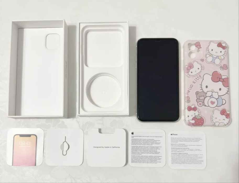 iPhone 11, 128 Гб беленький