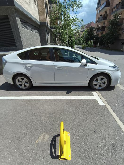 Vând Toyota  Prius 3