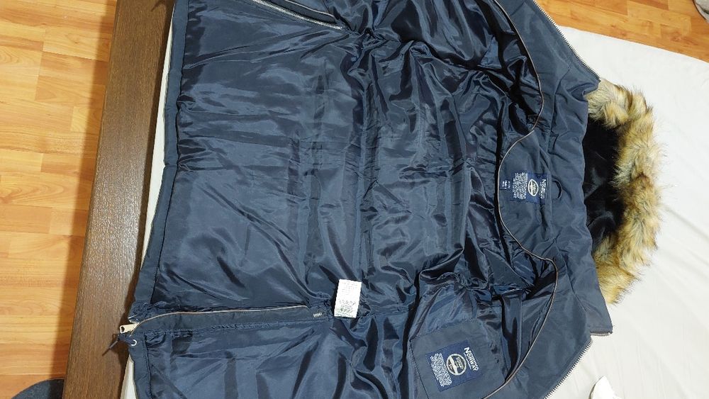 Geacă de damă marca Norway.