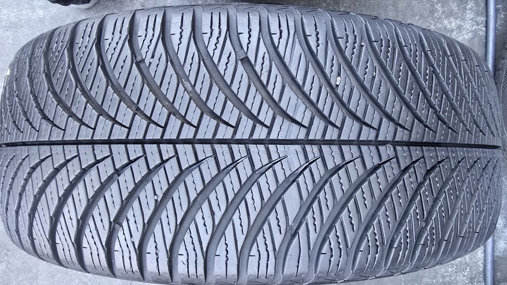 2 anvelope allseson Goodyear 225/55/17 - 6.5 mm