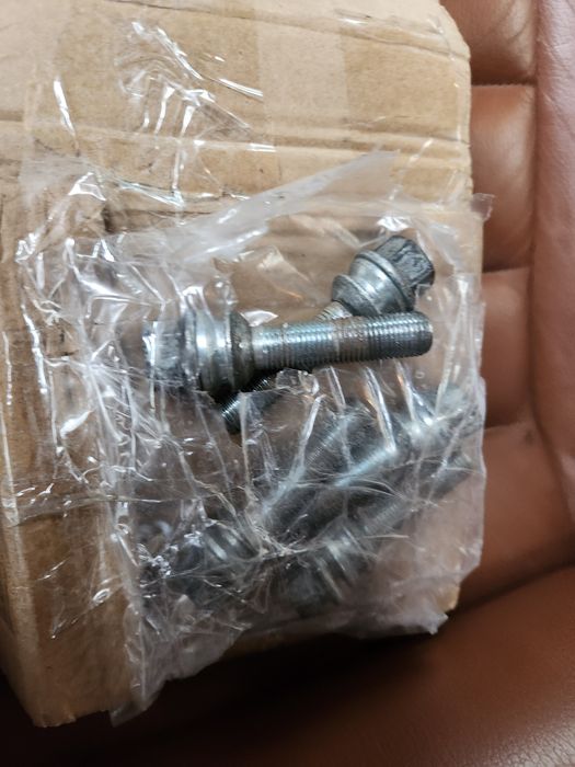 Фланци  2 бр. 5/130 15мм Туарег. Материал алуминий.