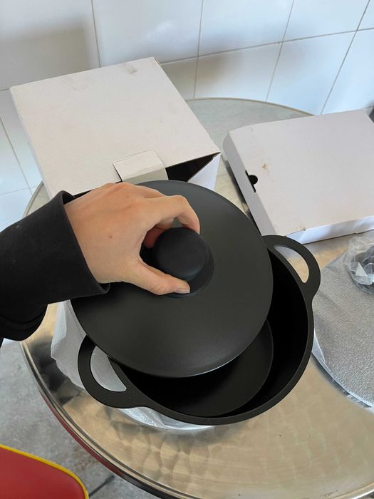 Cocote din fontă emailată negru mat Ø18 cm – peste 50 bucăți NOI