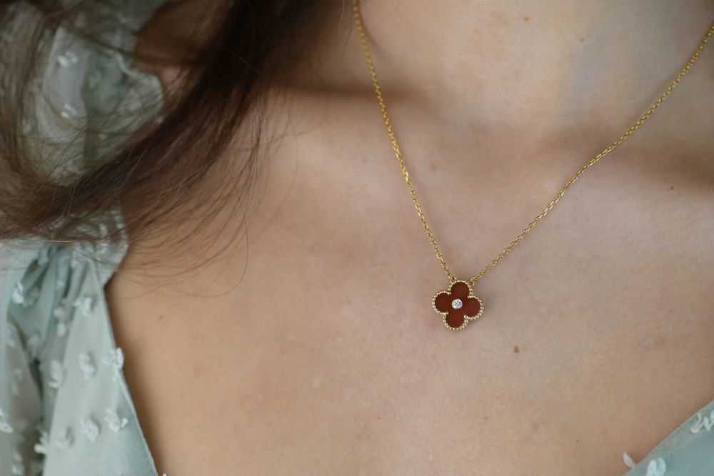 Van Cleef & Arpels VCA Rose Red Alhambra Diamond Clover Дамско Колие